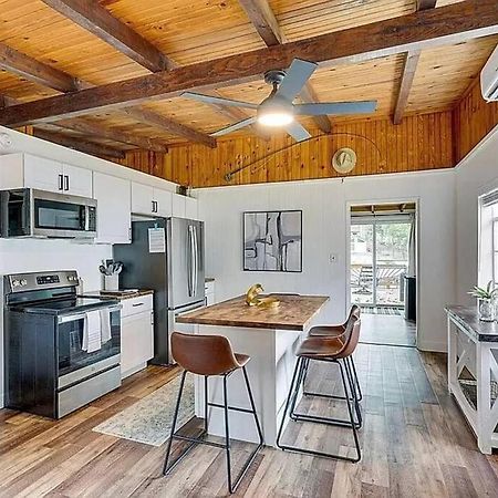 Lakefront Cottage In Secluded Cove Sunrise Beach Luaran gambar